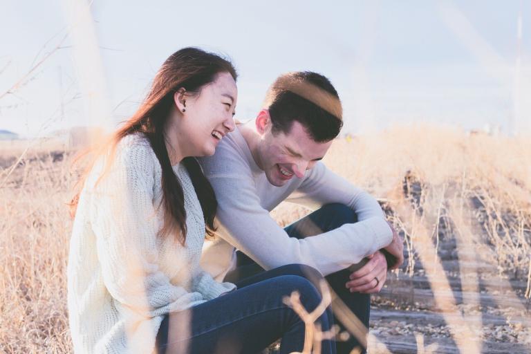Situationship, la relation entre amour et amitié