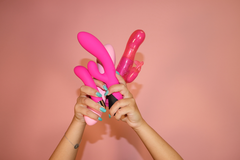 Sexualité et bien-être : le rôle des accessoires intimes dans l&rsquo;épanouissement personnel
