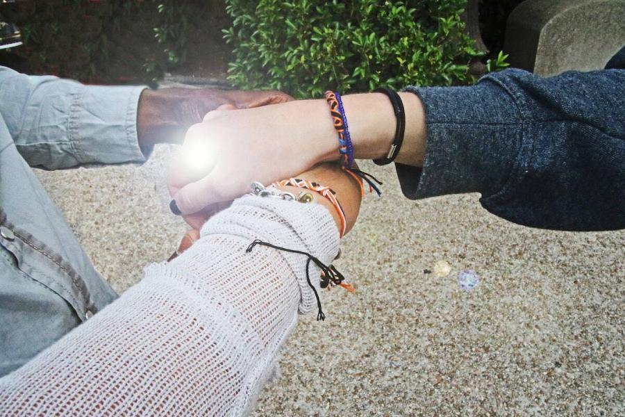 Osez les bijoux assortis de couple qui renforceront votre complicité ! bijoux et vêtements assortis